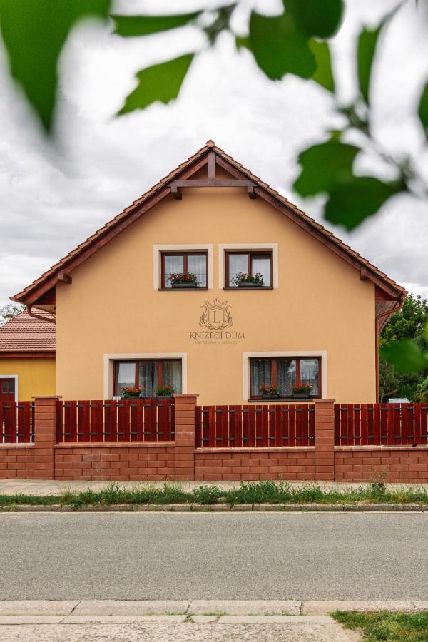 Knizeci Dum - Ubytovani V Lednici Lednice Exterior foto